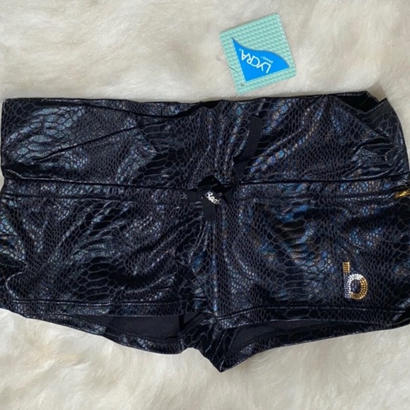 🐍SnakeSkin Dance Booty Shorts - Picture 5 of 11